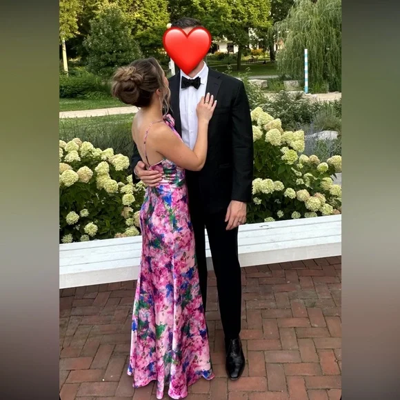 ML Monique Lhullier evening gown, hemmed (height 5’3’’ with 4 in heels) - Picture 2 of 5